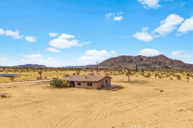 59724 Stearman Road, Landers, CA 92285