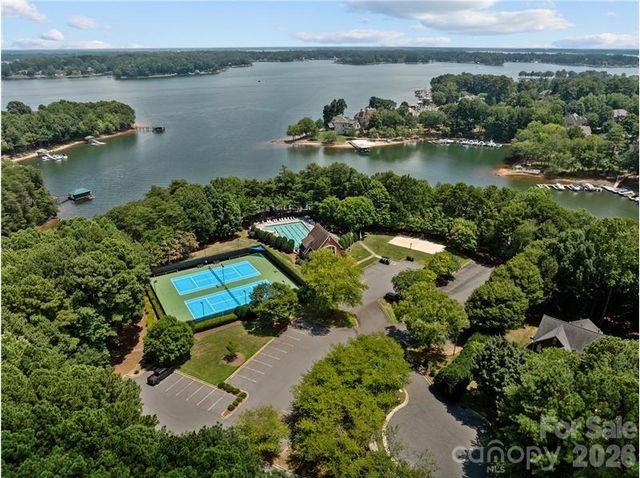 4526 Island Waters Drive, Denver, NC 28037