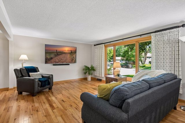13881 Holyoke Lane, Apple Valley, MN 55124
