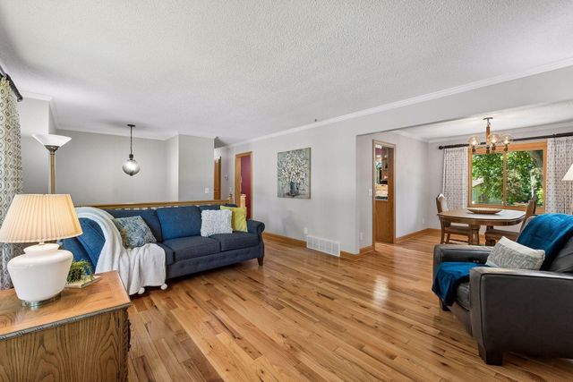 13881 Holyoke Lane, Apple Valley, MN 55124