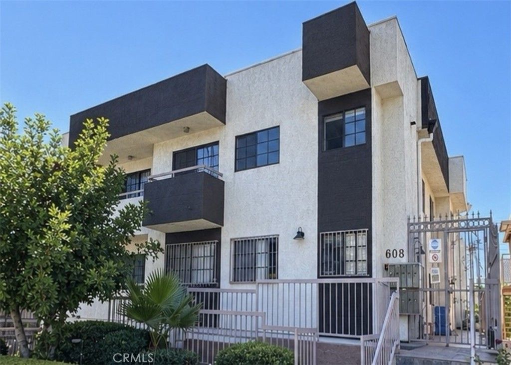 608 Glenwood Road, Glendale, CA 91202 — exterior