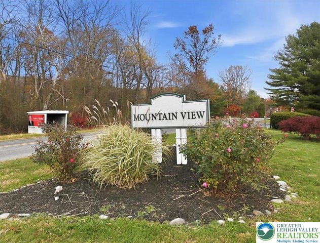 57 West Zimmer Drive, Lehigh Twp, PA 18088