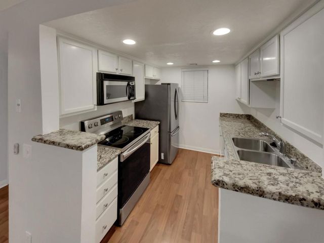 12059 Alta Carmel Ct 168, San Diego, CA 92128