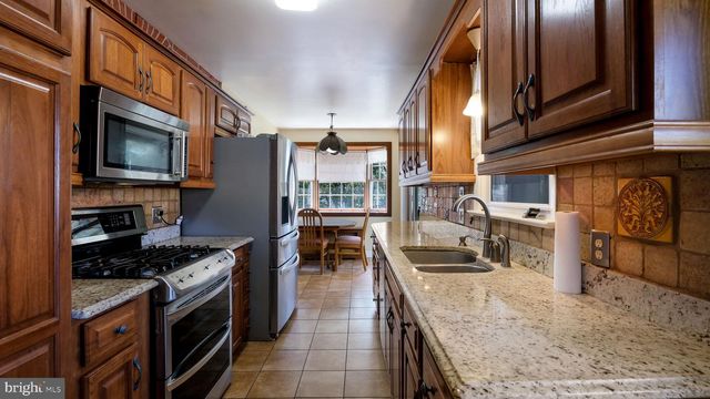 139 W MAIN ST, Silverdale, PA 18962