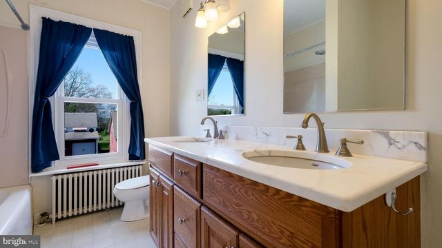 139 W MAIN ST, Silverdale, PA 18962