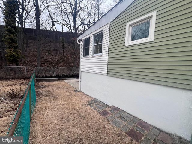 119 ALBANY AVE, Barrington, NJ 08007