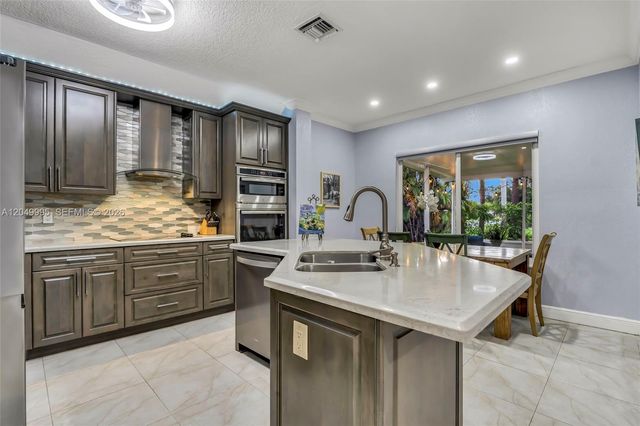 7569 Parkside Lane, Margate, FL 33063
