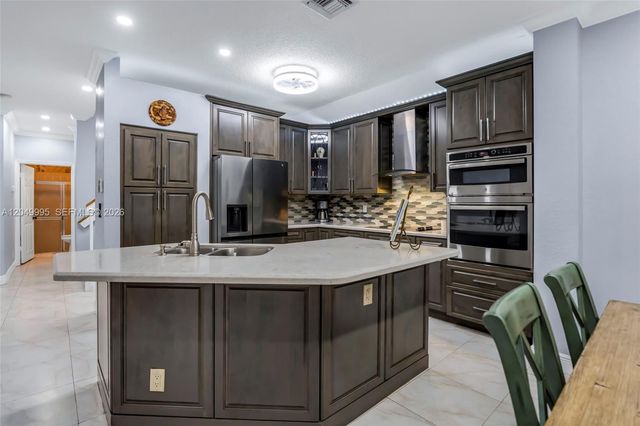 7569 Parkside Lane, Margate, FL 33063