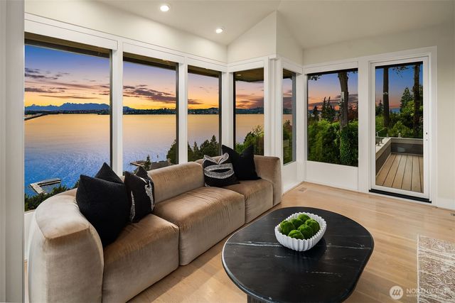3223 Evergreen Point Road, Medina, WA 98039