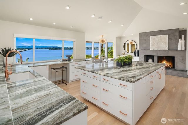 3223 Evergreen Point Road, Medina, WA 98039