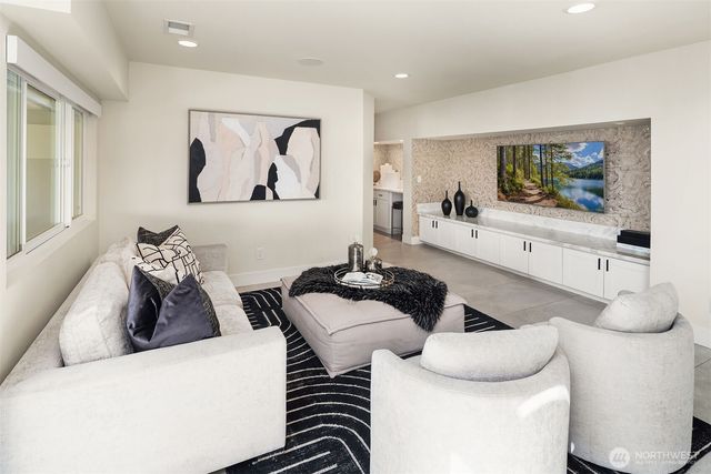 3223 Evergreen Point Road, Medina, WA 98039