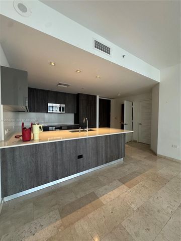 88 SW 7th St 2403, Miami, FL 33130