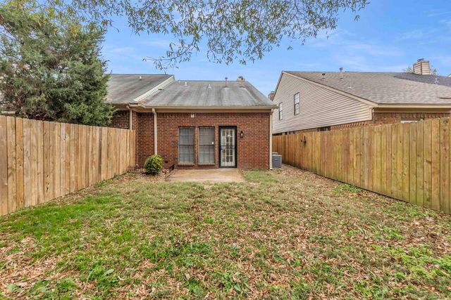 1671 OAKEN BUCKET DR, Memphis, TN 38016
