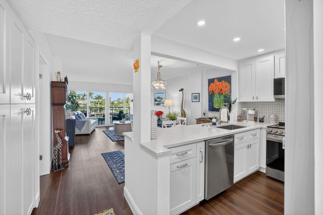 2611 N Riverside Drive 304, Pompano Beach, FL 33062