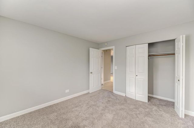 2440 Waterbury Drive 305, Woodridge, IL 60517