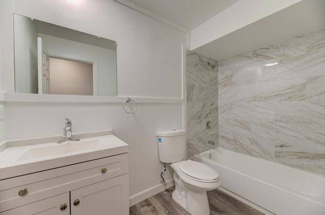 2440 Waterbury Drive 305, Woodridge, IL 60517