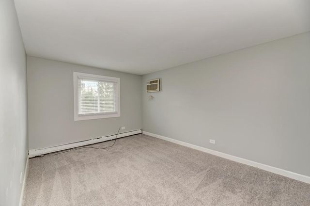 2440 Waterbury Drive 305, Woodridge, IL 60517