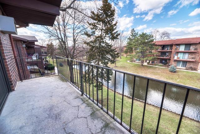 2440 Waterbury Drive 305, Woodridge, IL 60517