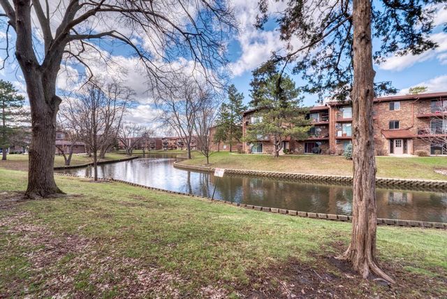 2440 Waterbury Drive 305, Woodridge, IL 60517