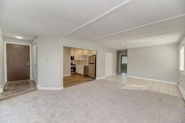 2440 Waterbury Drive 305, Woodridge, IL 60517