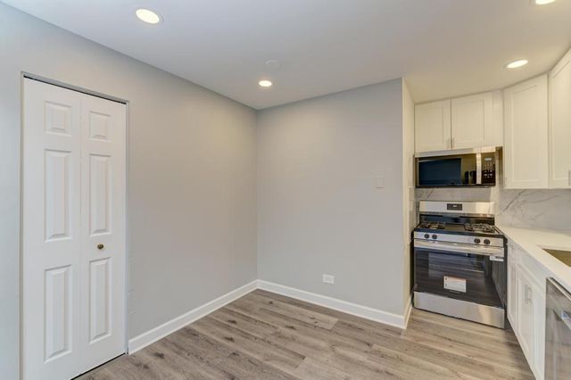 2440 Waterbury Drive 305, Woodridge, IL 60517