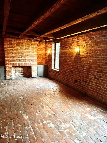613 Jefferson Street, Natchez, MS 39120