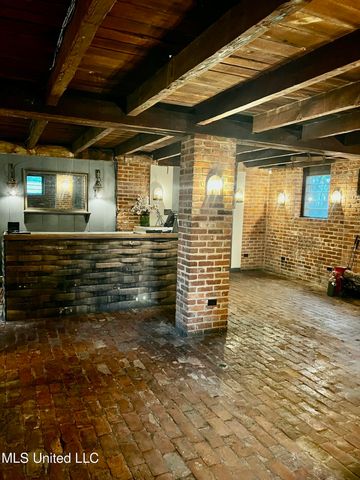 613 Jefferson Street, Natchez, MS 39120
