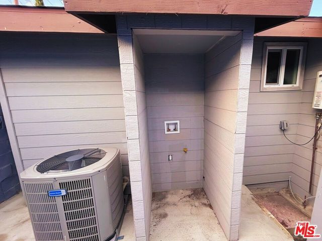 1109 N Chester Avenue, Inglewood, CA 90302