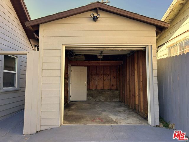 1109 N Chester Avenue, Inglewood, CA 90302