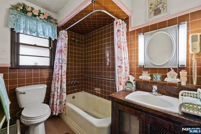 6-8 Kipp Place, Paterson, NJ 07513