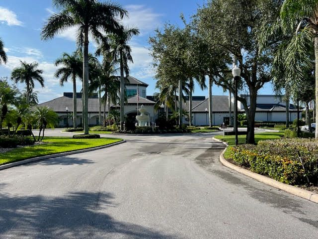 8010 Bellafiore Way, Boynton Beach, FL 33473