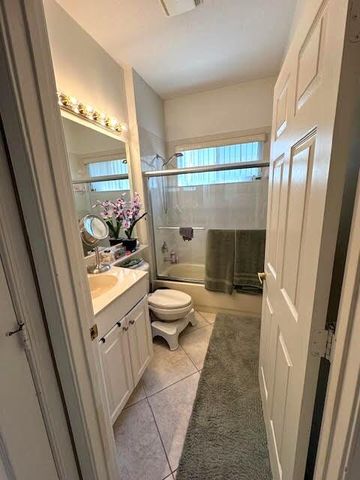 8010 Bellafiore Way, Boynton Beach, FL 33473