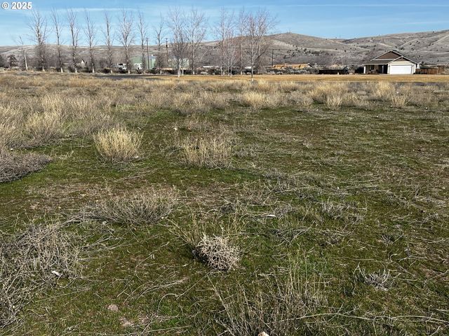 1430 FISH TAIL Rd, Maupin, OR 97037