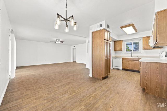 109 Blanding Court, Bakersfield, CA 93309