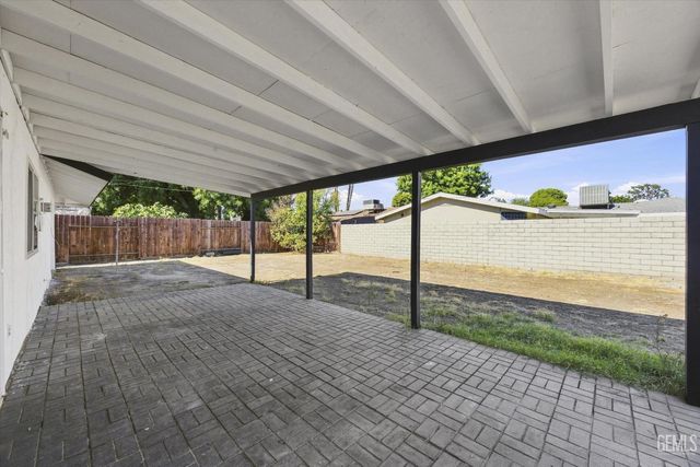109 Blanding Court, Bakersfield, CA 93309