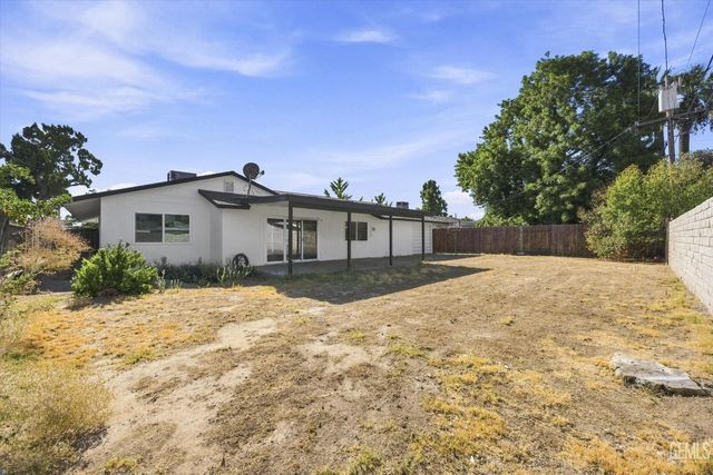 109 Blanding Court, Bakersfield, CA 93309