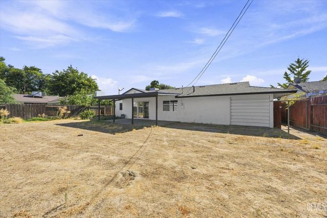 109 Blanding Court, Bakersfield, CA 93309