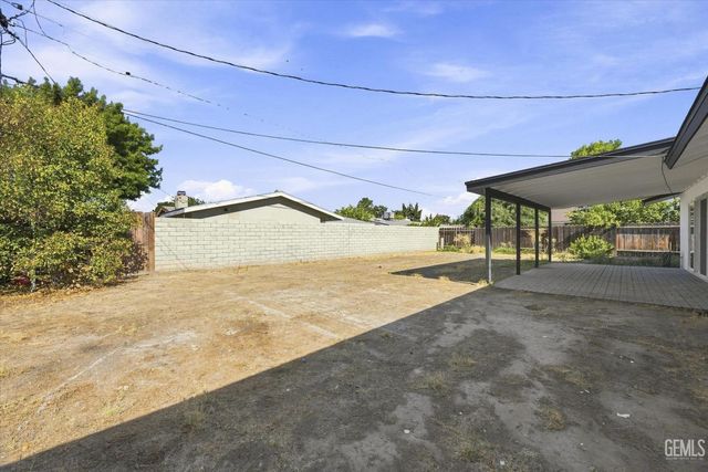 109 Blanding Court, Bakersfield, CA 93309