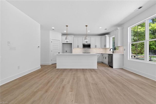 1631 Colonial AVE, Smithfield, VA 23430