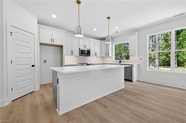 1631 Colonial AVE, Smithfield, VA 23430
