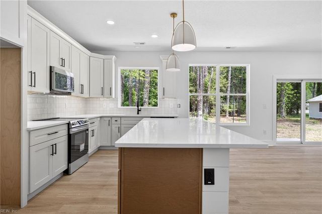 1631 Colonial AVE, Smithfield, VA 23430