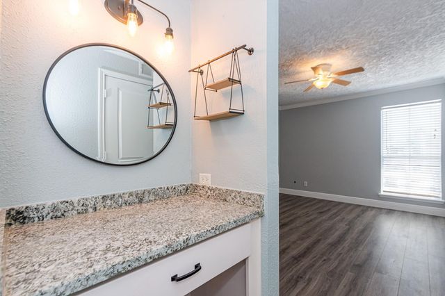 3919 Fairmont Parkway 238, Pasadena, TX 77504