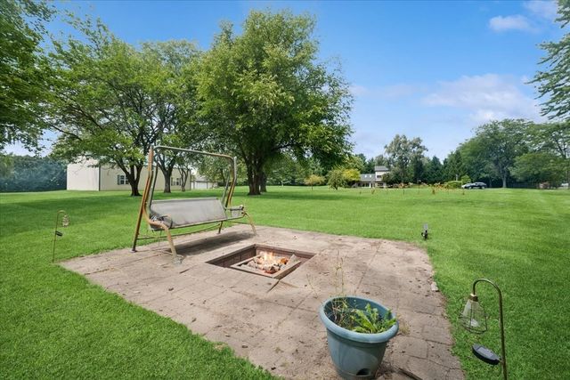 12266 North Grove Road, Sycamore, IL 60178