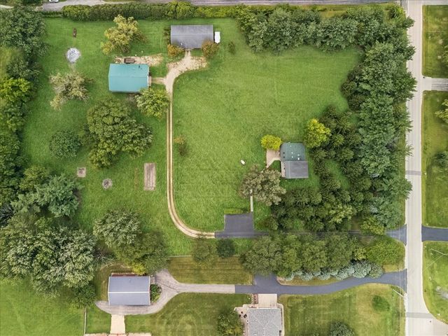 12266 North Grove Road, Sycamore, IL 60178