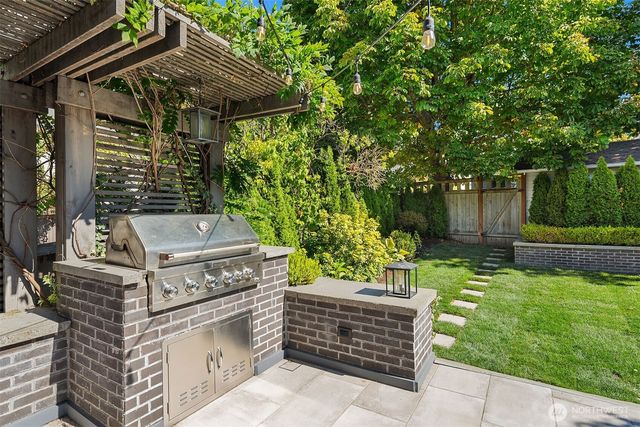 822 31st Avenue, Seattle, WA 98122