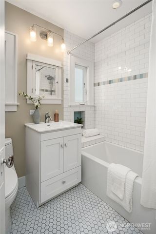 822 31st Avenue, Seattle, WA 98122