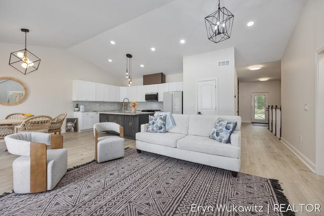 409 6 Mile Road NW, Comstock Park, MI 49321