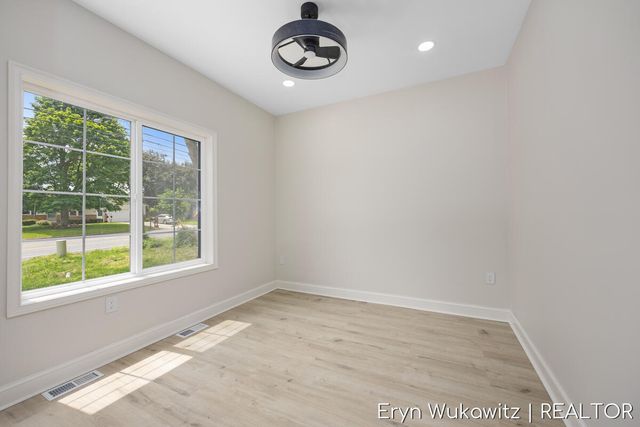 409 6 Mile Road NW, Comstock Park, MI 49321