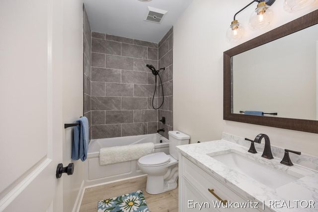 409 6 Mile Road NW, Comstock Park, MI 49321
