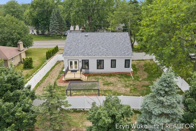 409 6 Mile Road NW, Comstock Park, MI 49321